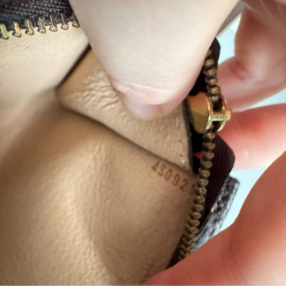 ✅AUTHENTIC✅LOUIS VUITTON MINI SHOULDER BAG+ BOX - Picture 10 of 14